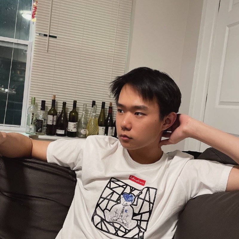 八月